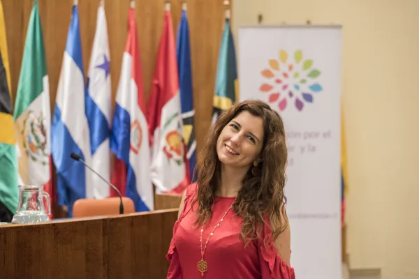 Mónica López, conferencista para eventos corporativos sobre Felicidad Organizacional