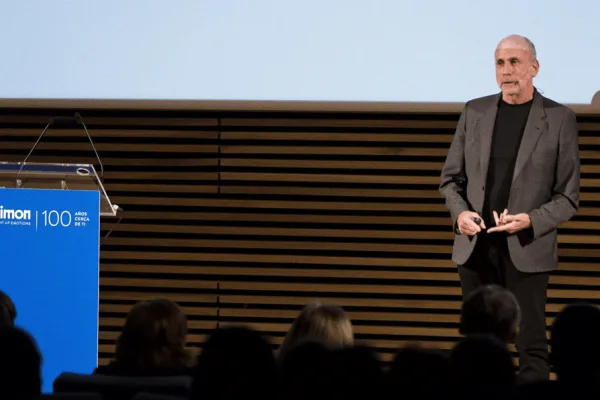 Ken Segall, conferencista para eventos corporativos sobre Simplicidad en Negocios