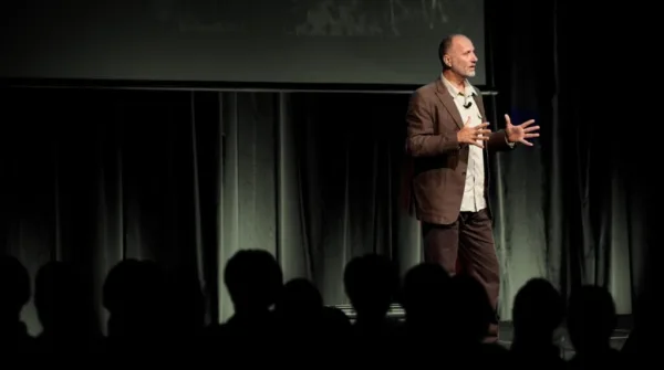 Yossi Ghinsberg, conferencista para eventos corporativos sobre Superación Personal